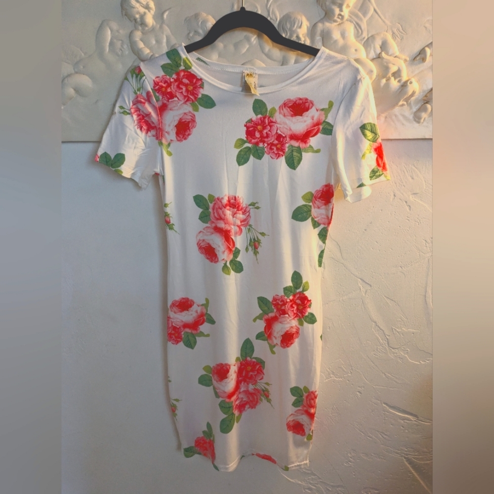 Pretty, Fitted, White & Pink floral SS dress, size S,M,L